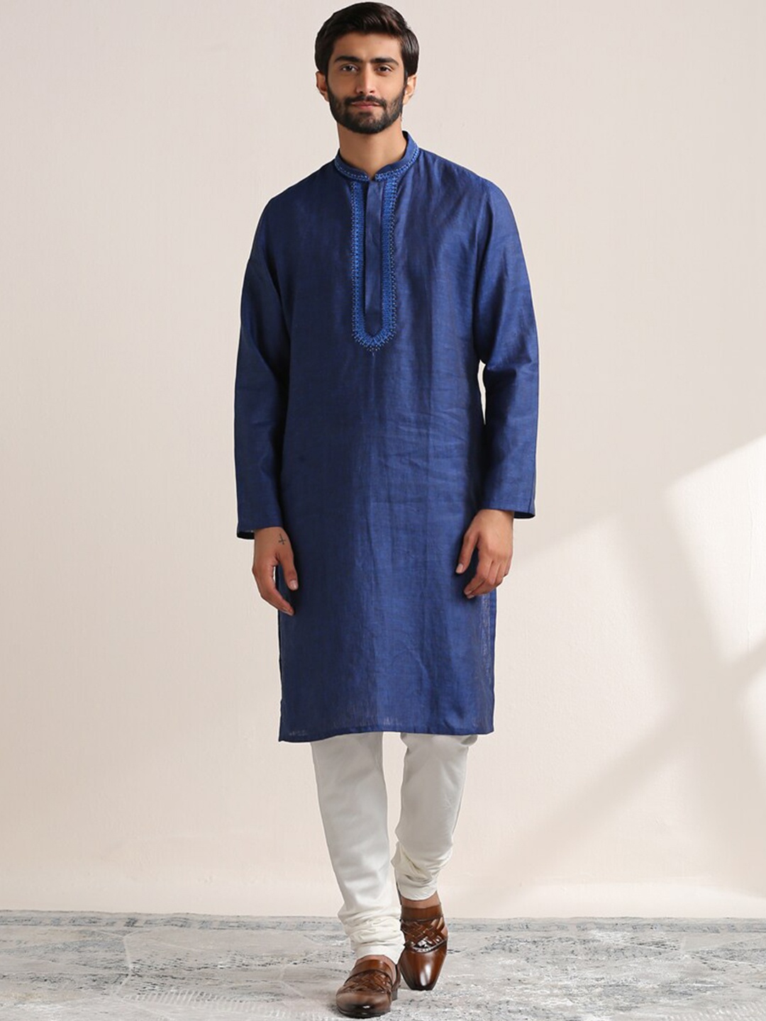 

Twamev Mandarin Collar Sequinned Regular Kurta With Churidar, Blue