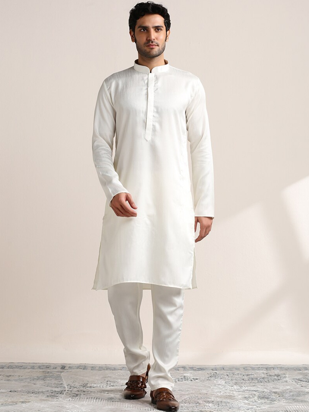 

Twamev Mandarin Collar Kurta & Trousers With Nehru jacket, Cream