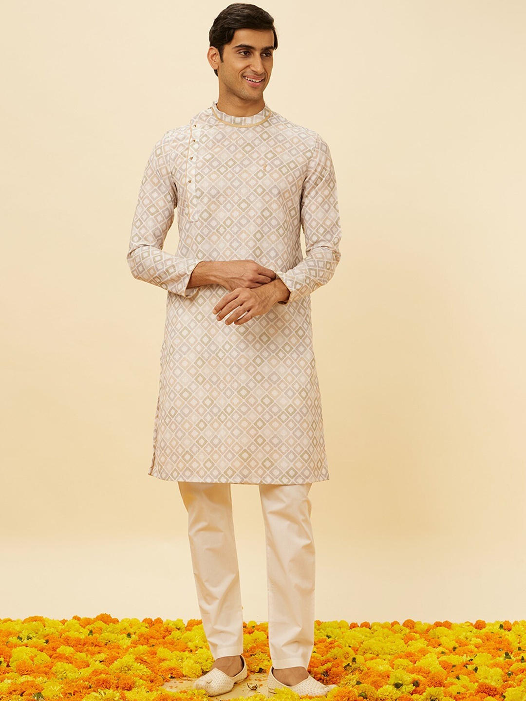 

Twamev Geometric Printed Mandarin Collar Angrakha Straight Kurta with Pyjamas, Cream