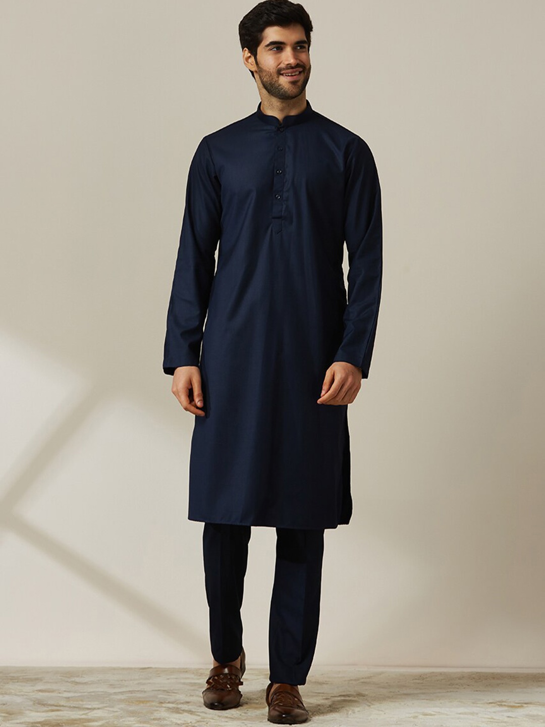 

Twamev Mandarin Collar Long Sleeve egular Kurta With Trouser & Jacket, Navy blue