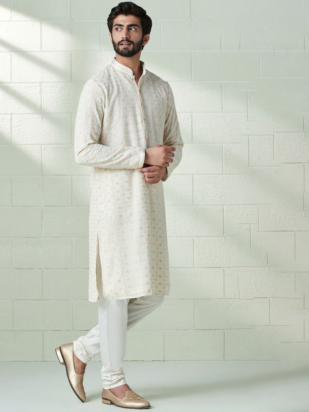 

Twamev Floral Embroidered Regular Kurta With Churidar, Cream