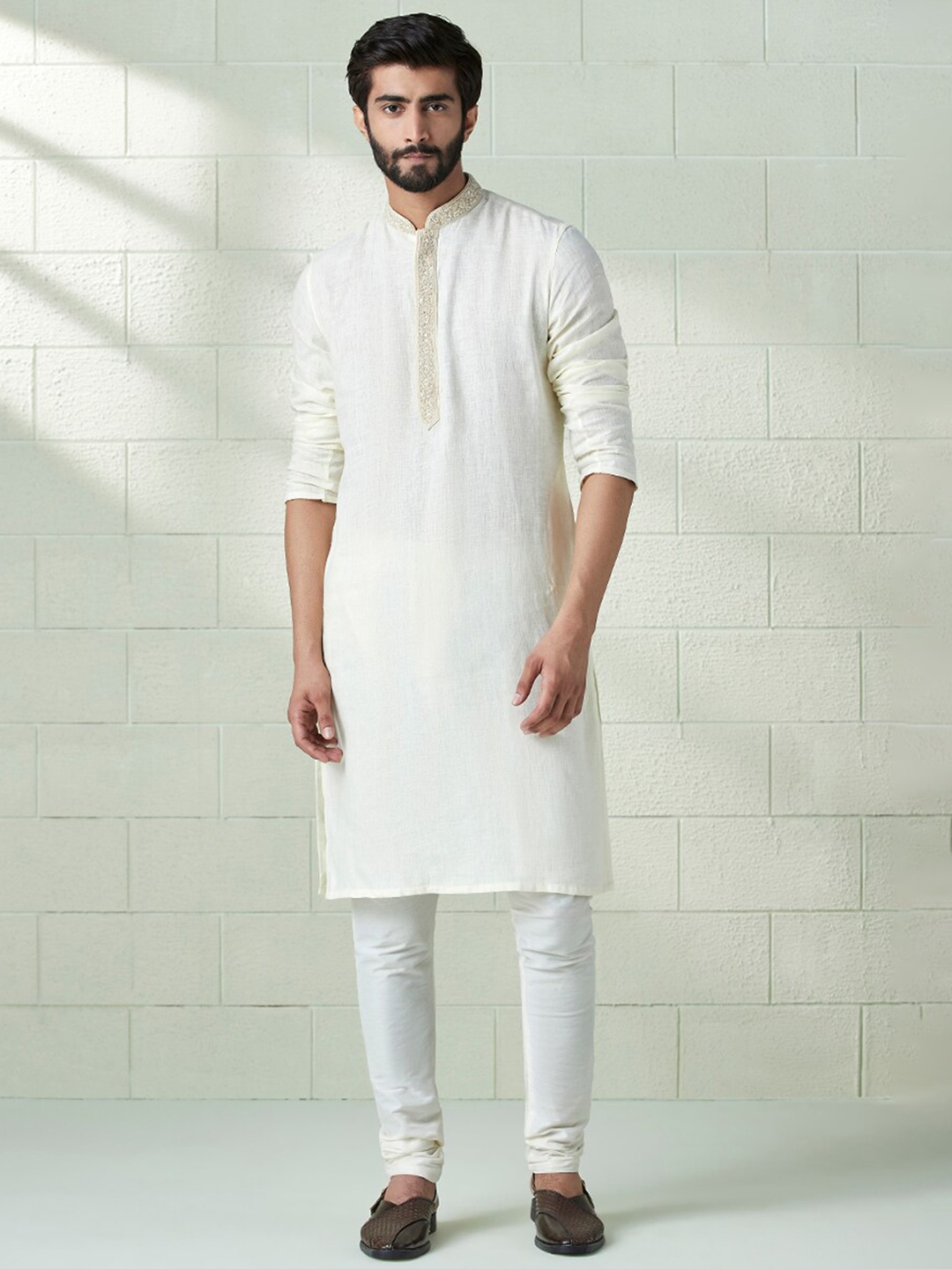 

Twamev Mandarin Collar Kurta With Churidar, Cream