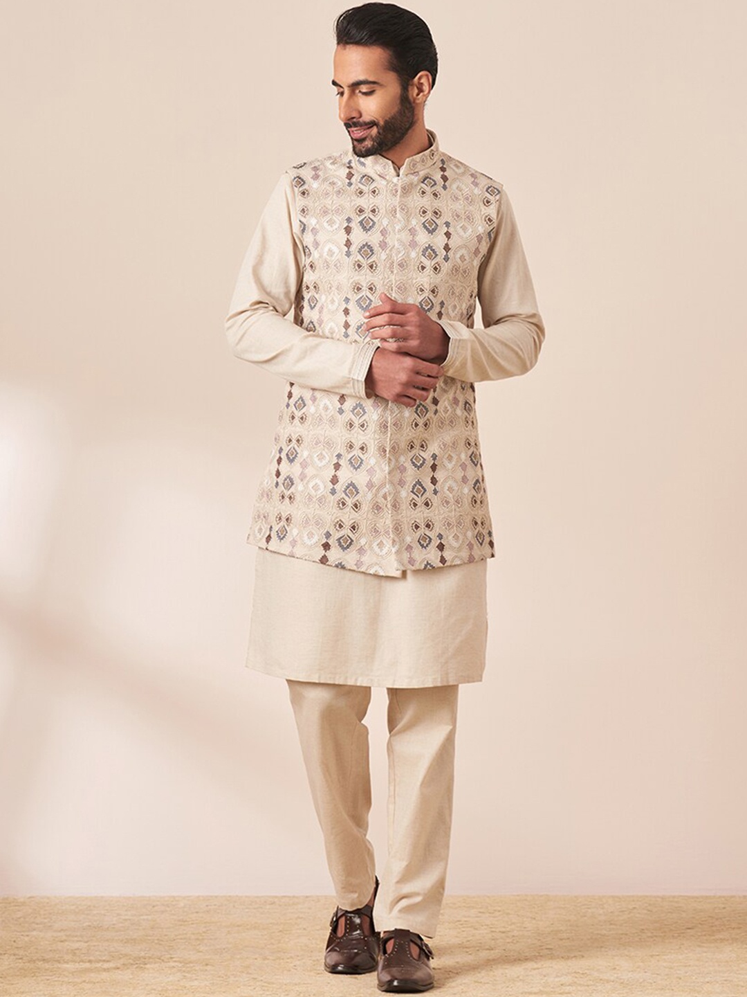 

Twamev Mandarin Collar Regular Kurta With Pyjama & Nehru Jacket, Cream