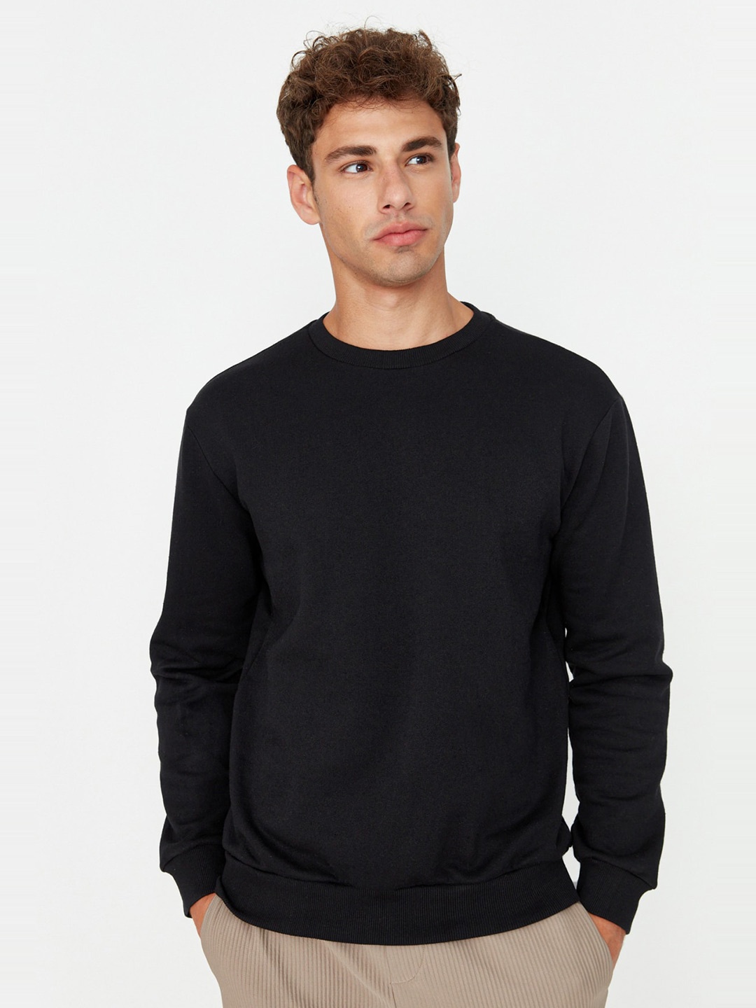 

Trendyol Round Neck Long Sleeves Sweatshirt, Black