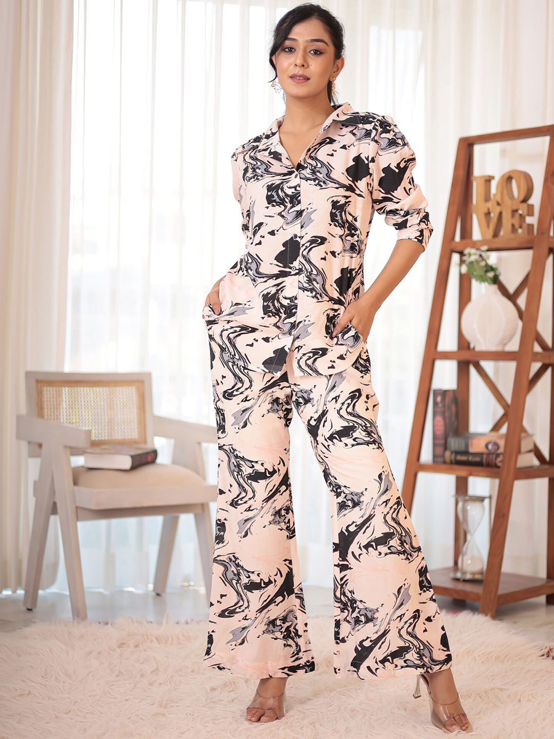 

Indian Virasat Abstract Printed Shirt With Trousers, Pink