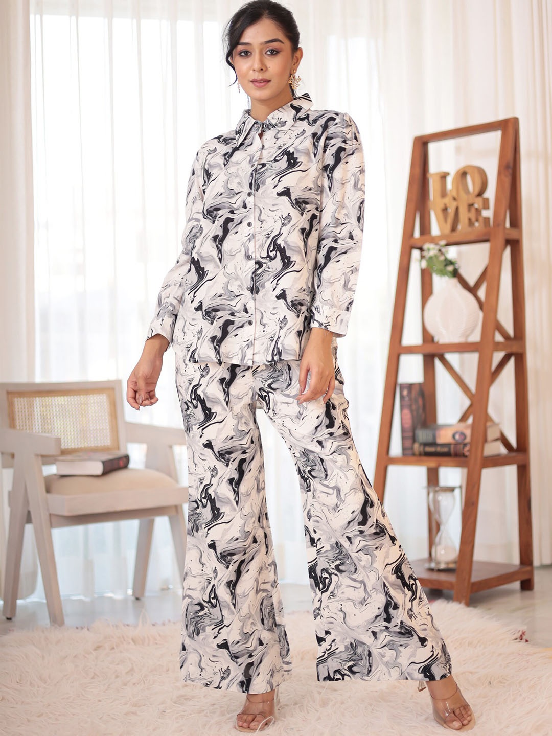 

Indian Virasat Abstract Printed Shirt With Palazzos, White