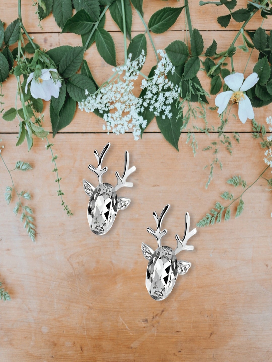 

UNIVERSITY TRENDZ Silver Plated Crystal Studs Earings