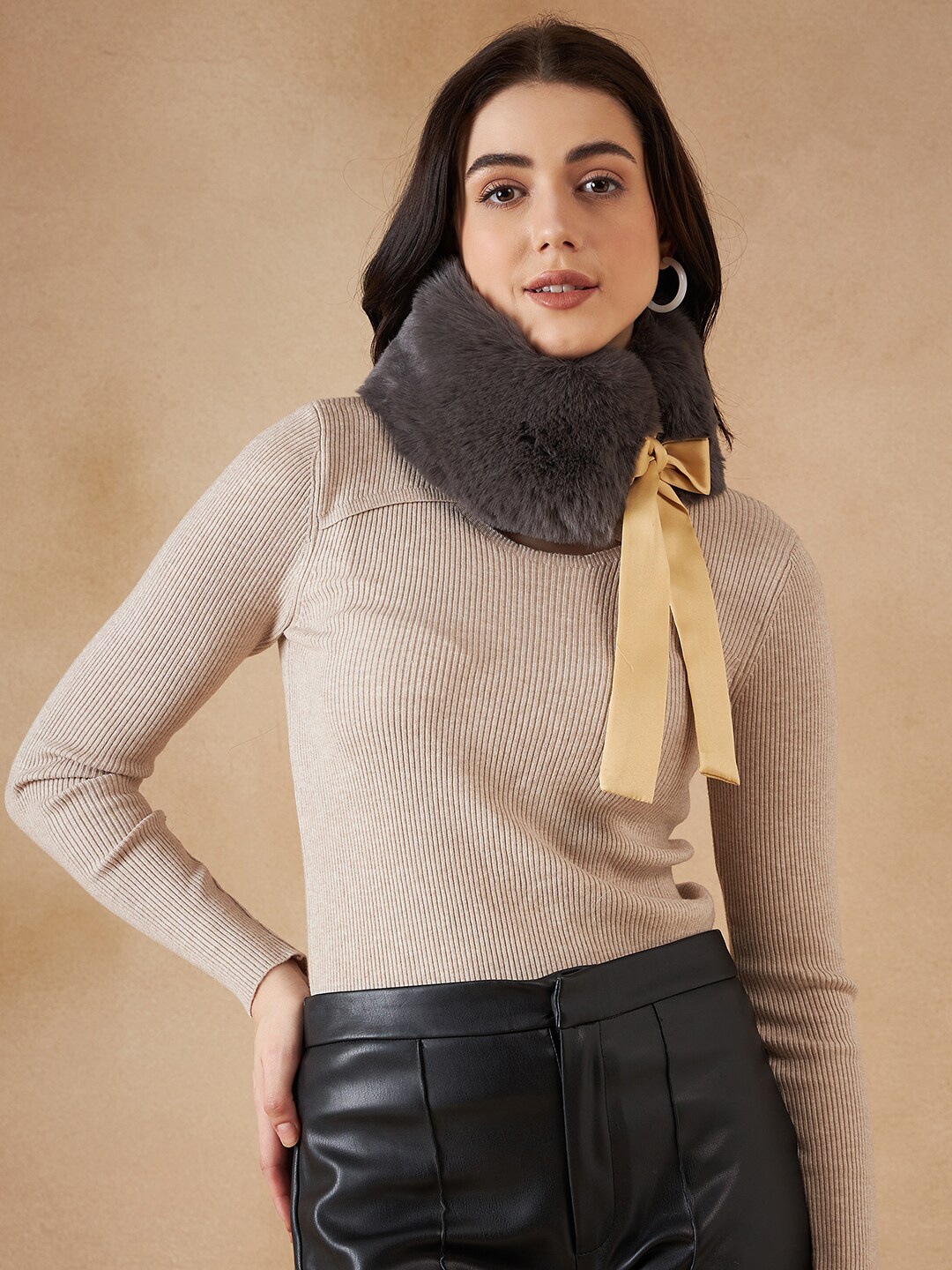 

InWeave Grey Self Design Acrylic Faux Fur Scarf