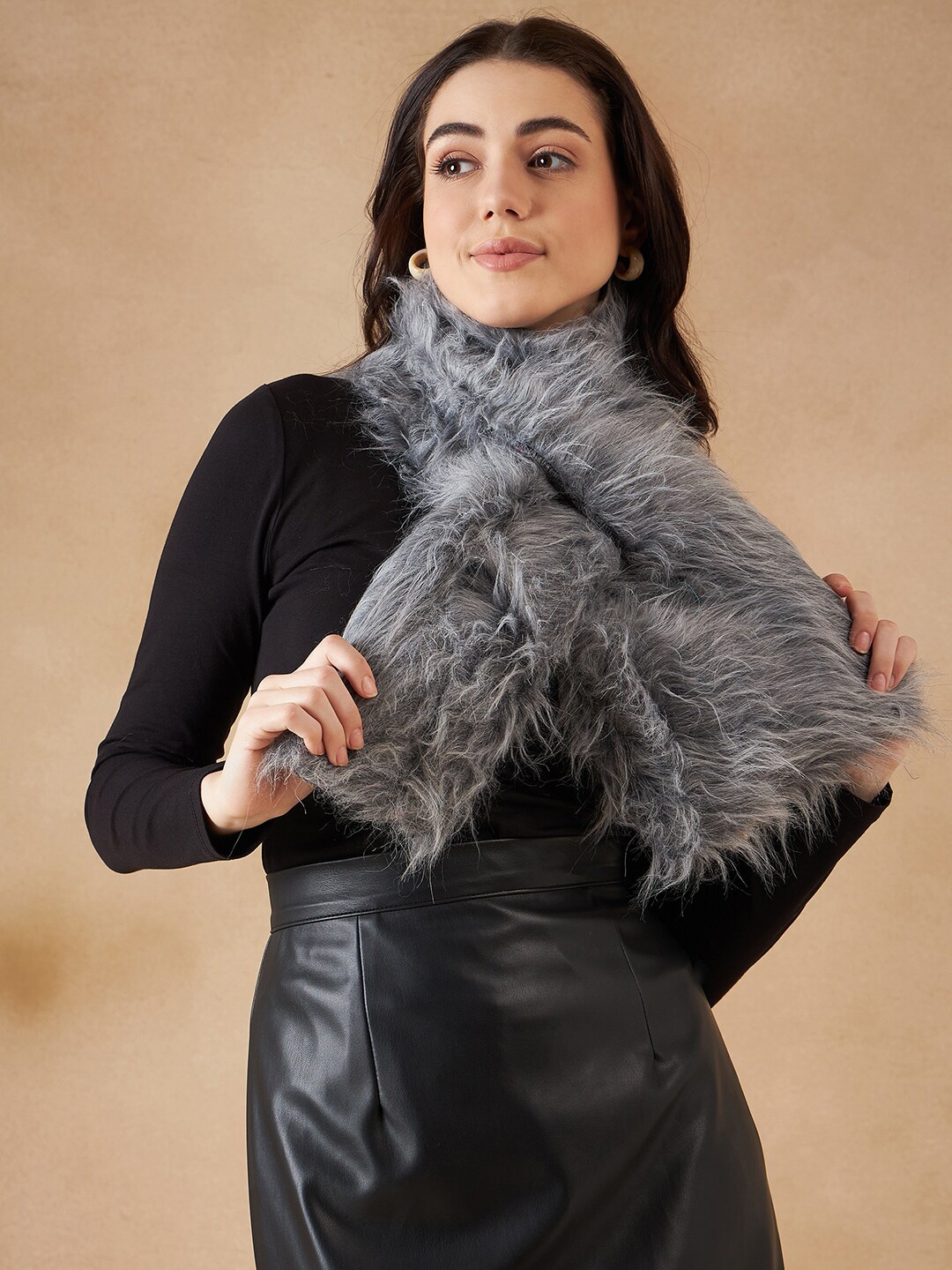 

InWeave Grey Self Design Acrylic Faux Fur Scarf