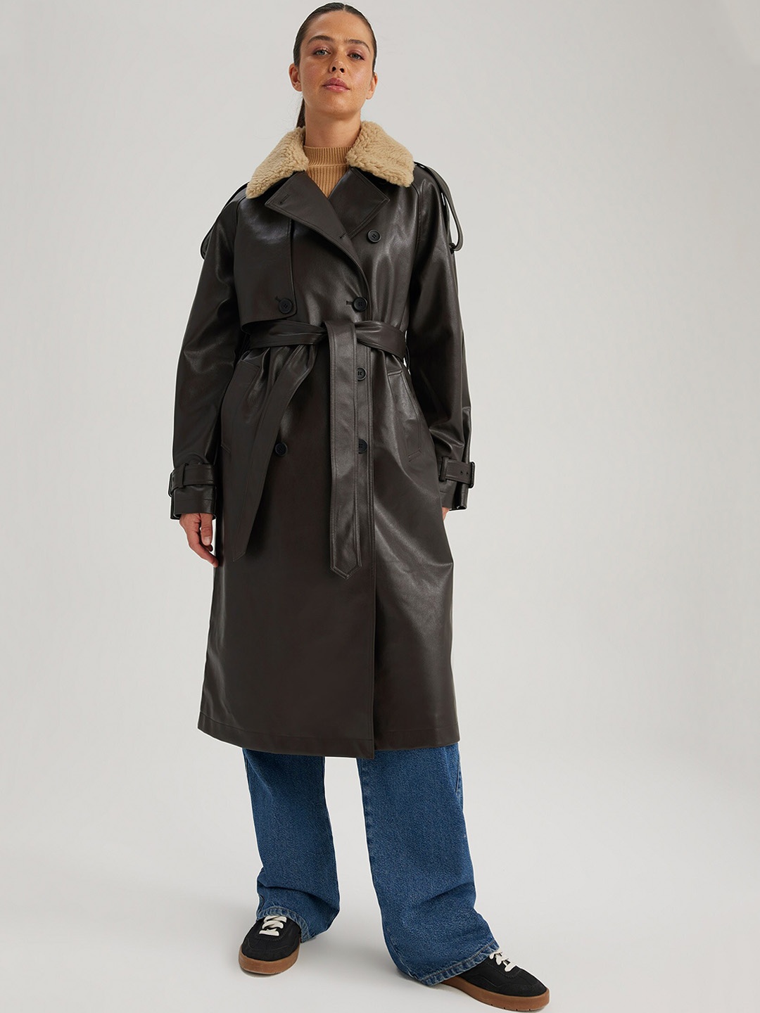 

DeFacto Double-Breasted Notched Lapel Collar Faux Fur Trim Longline Overcoat, Black