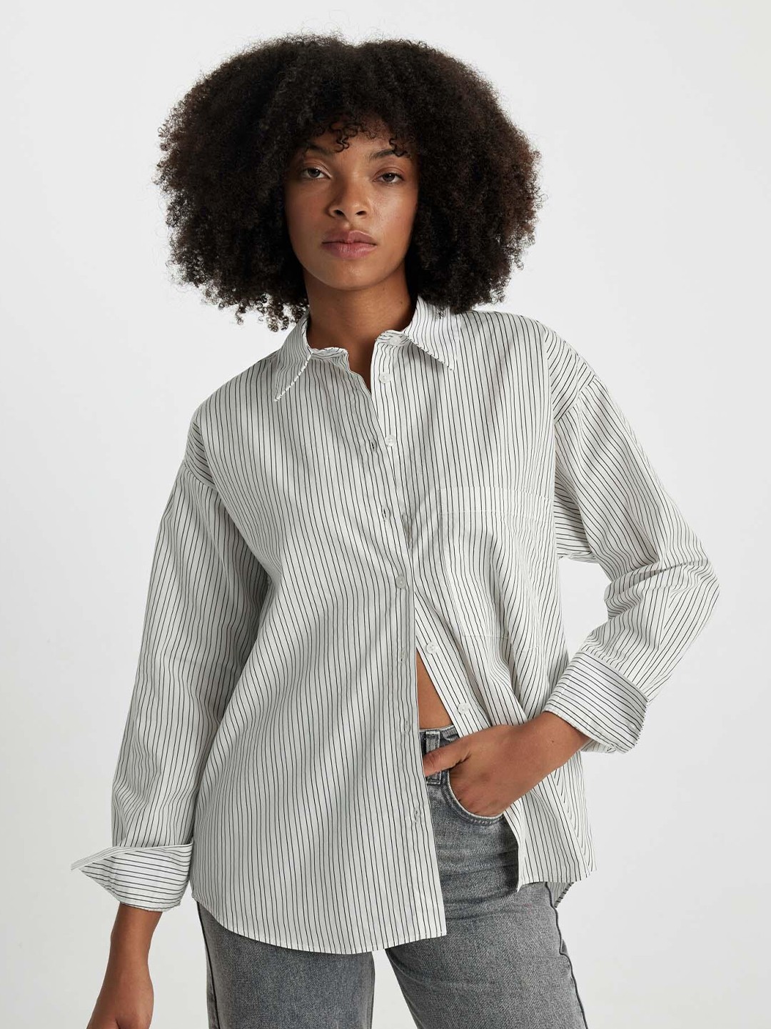 

DeFacto Vertical Striped Spread Collar Pure Cotton Casual Shirt, White
