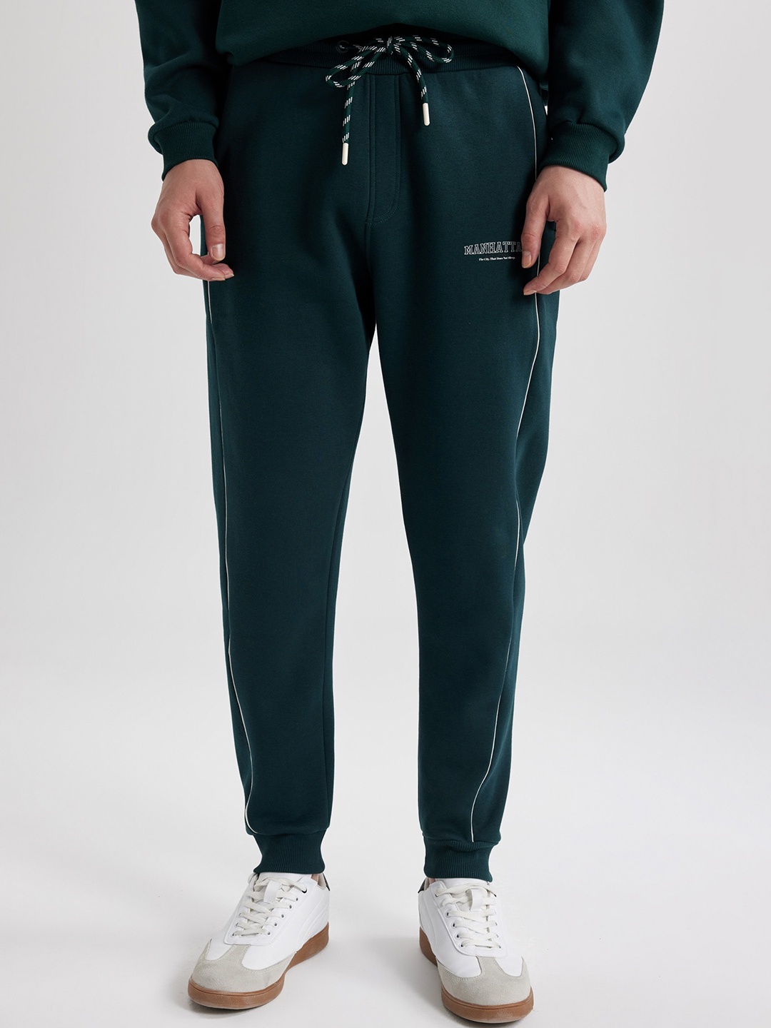

DeFacto Men Mid-Rise Regular Fit Joggers, Green