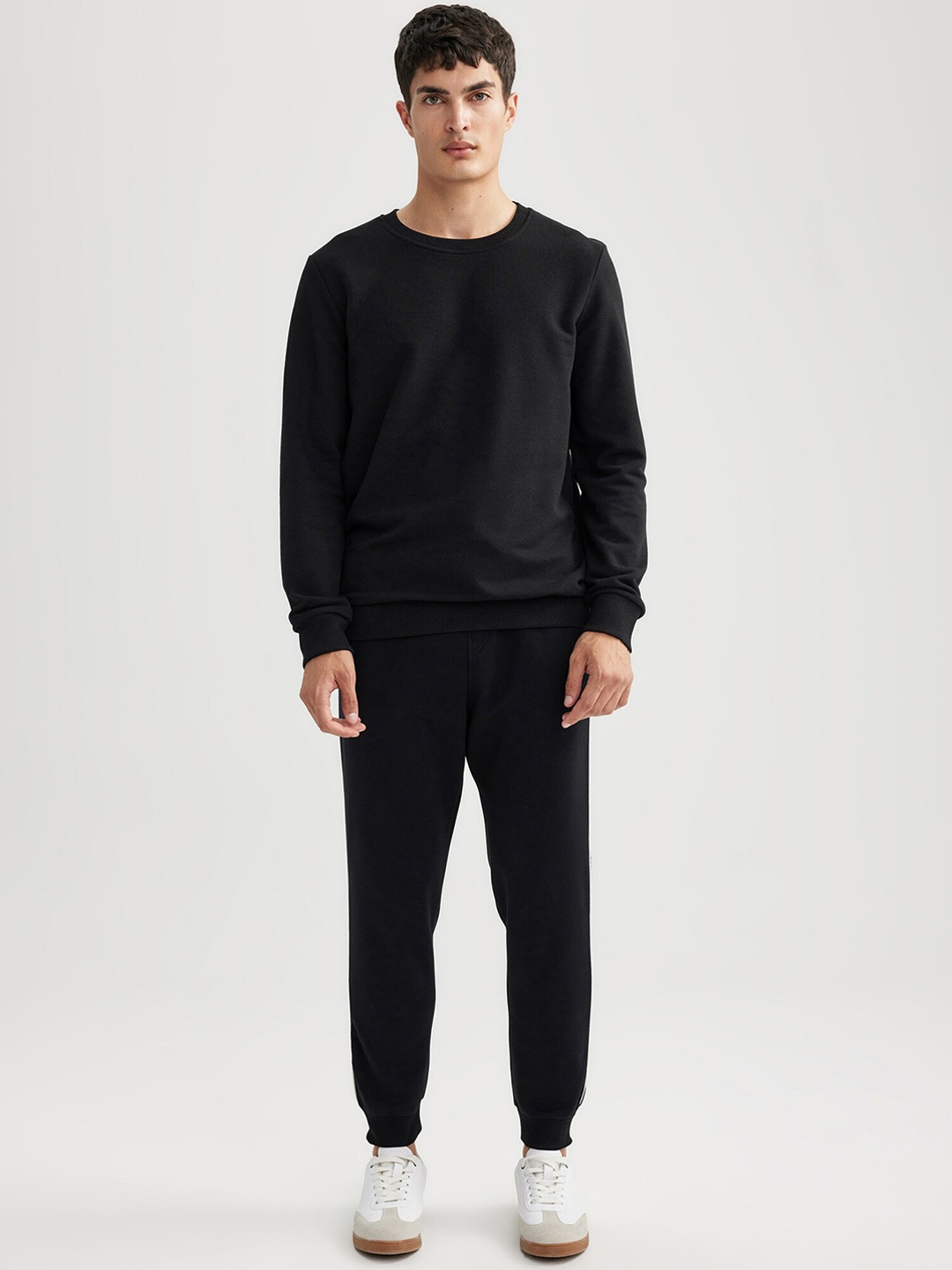 

DeFacto Men Mid-Rise Regular Fit Joggers, Black