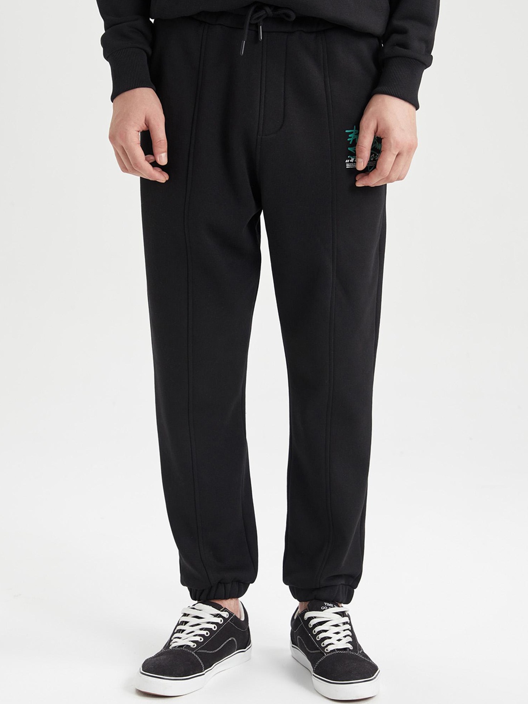 

DeFacto Men Mid-Rise Regular Fit Joggers, Black