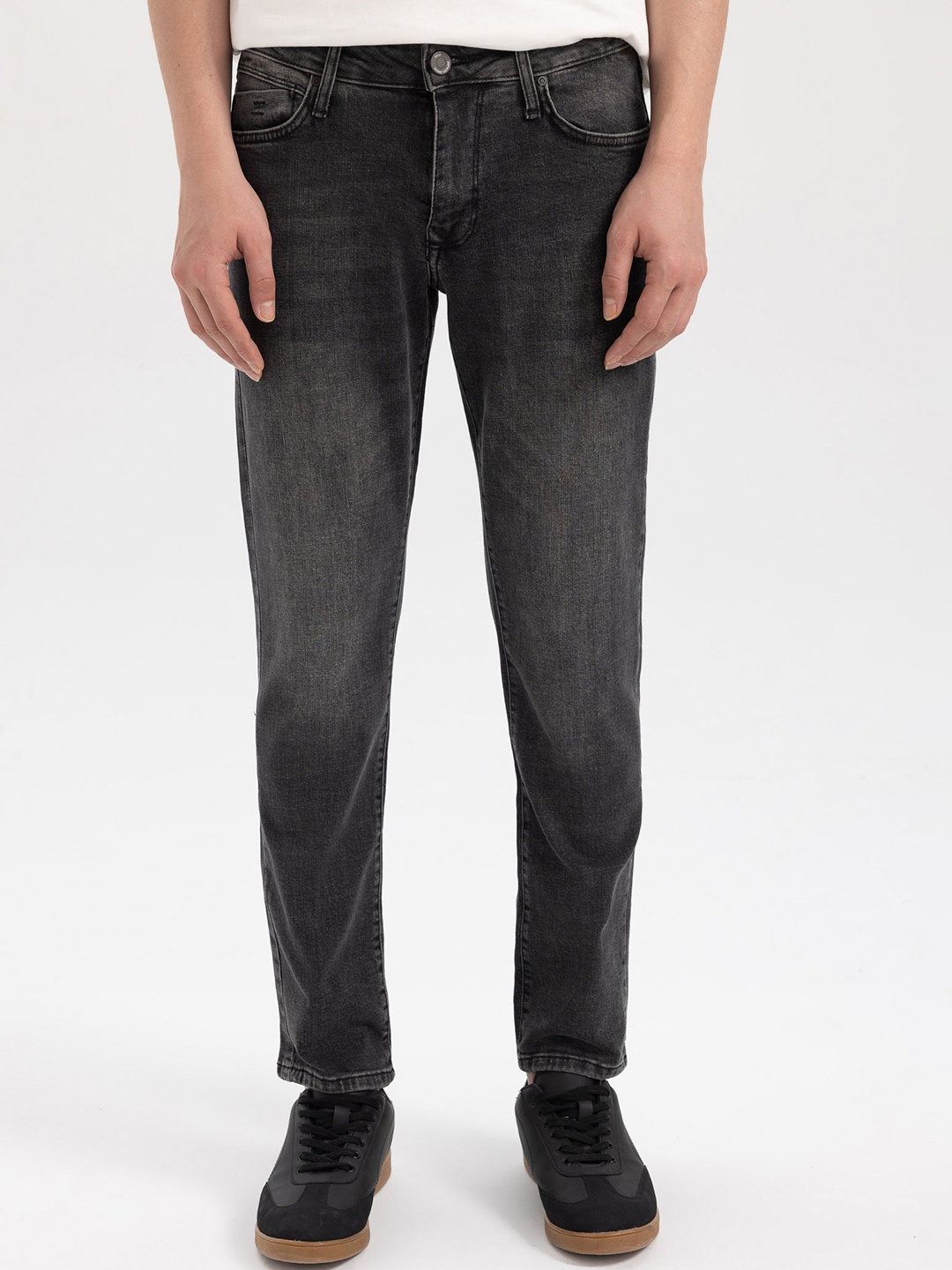 

DeFacto Men Clean Look Light Fade Mid-Rise Stretchable Jeans, Black