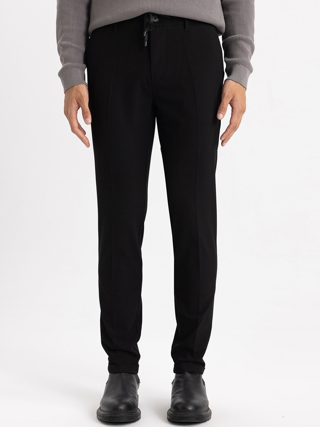 

DeFacto Men Mid-Rise Plain Flat-Front Regular Trousers, Black
