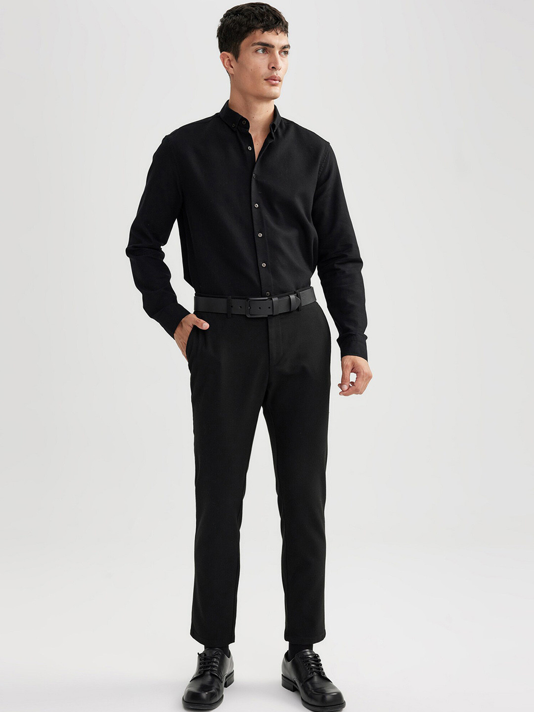 

DeFacto Men Smart Mid-Rise Trousers, Black
