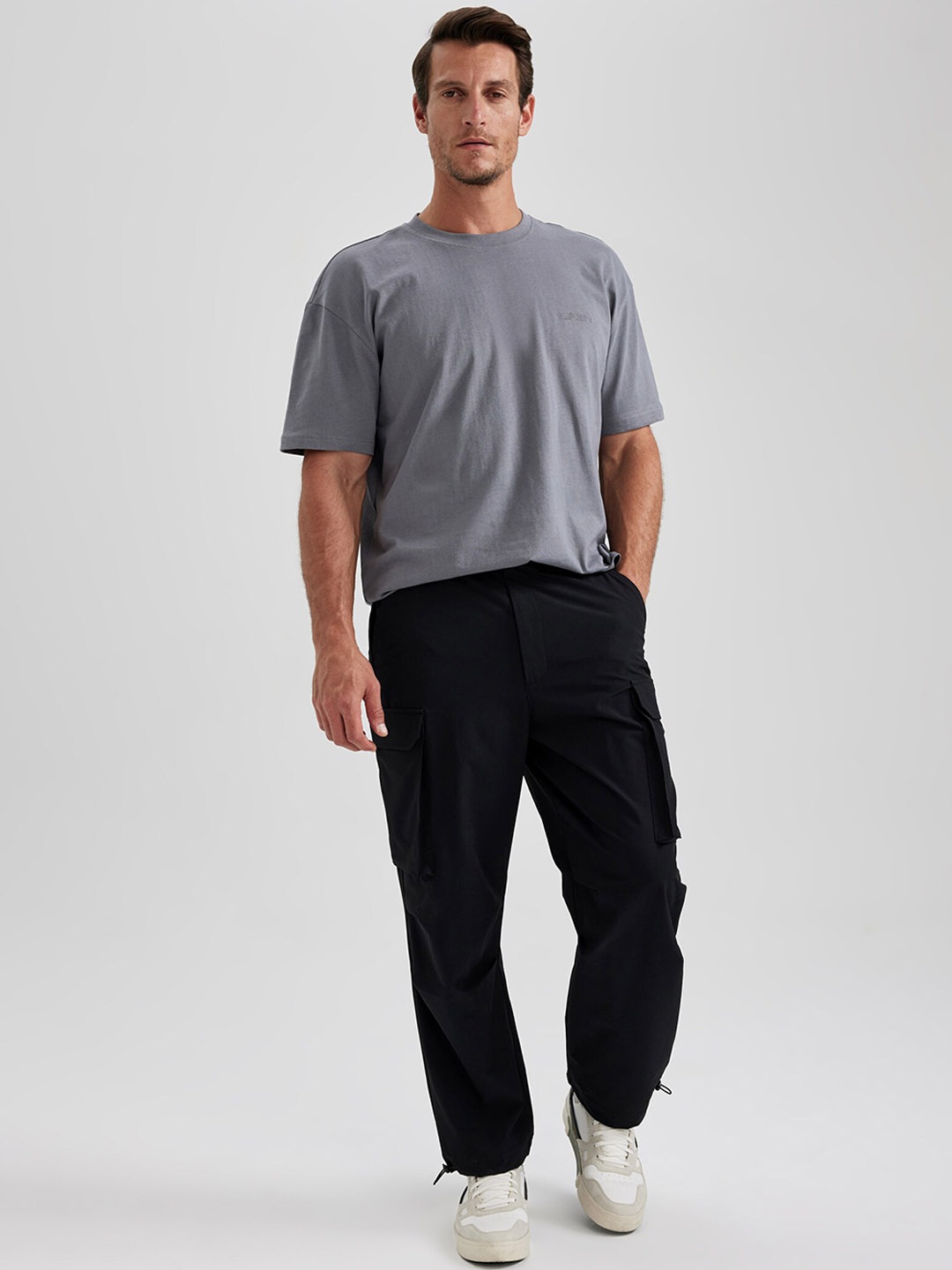 

DeFacto Men Mid Rise Cargos Trousers, Black
