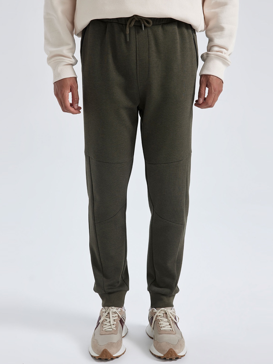 

DeFacto Men Mid-Rise Joggers Trousers, Olive