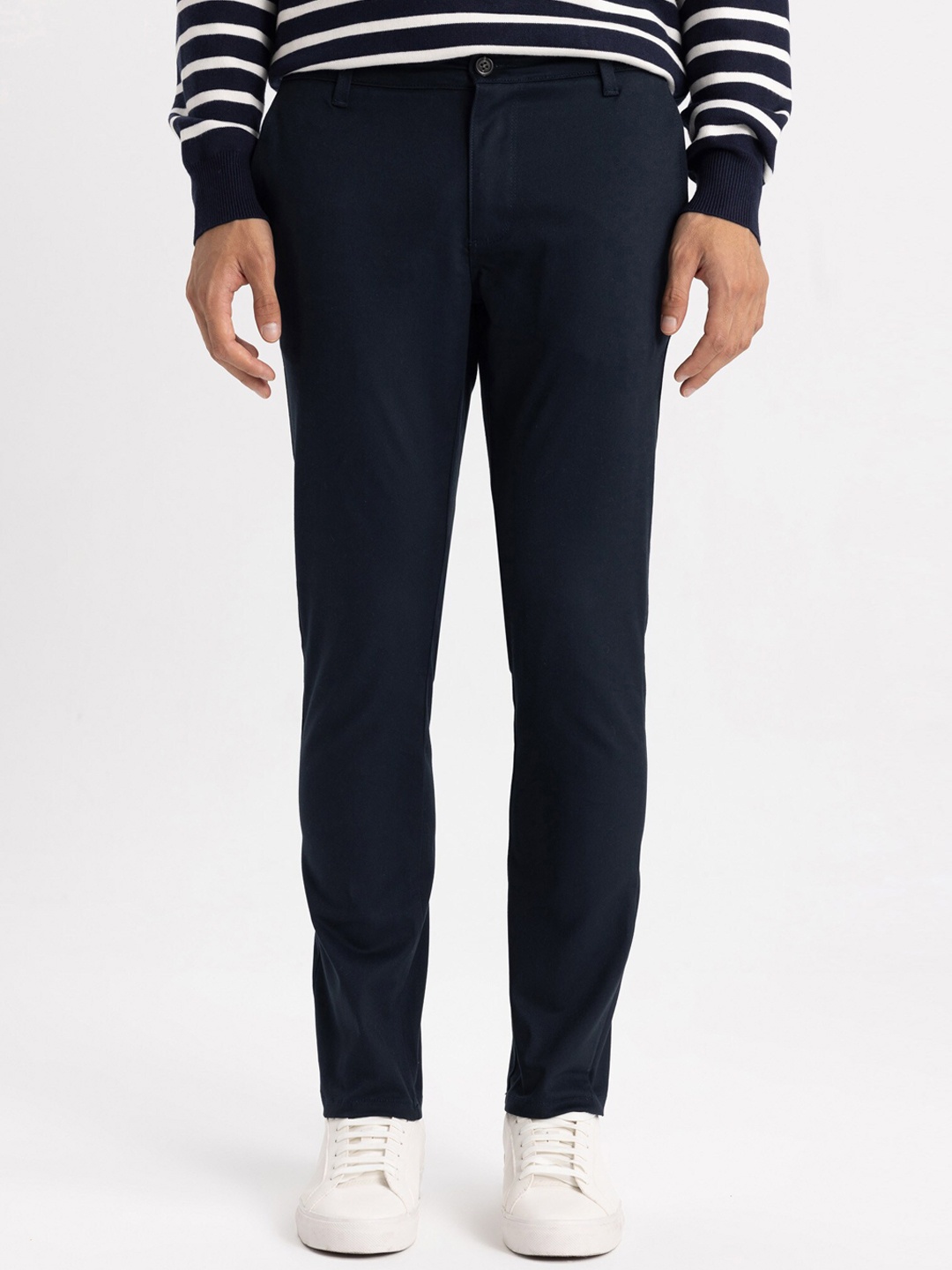 

DeFacto Men Mid-Rise Plain Flat-Front Chinos Trousers, Blue