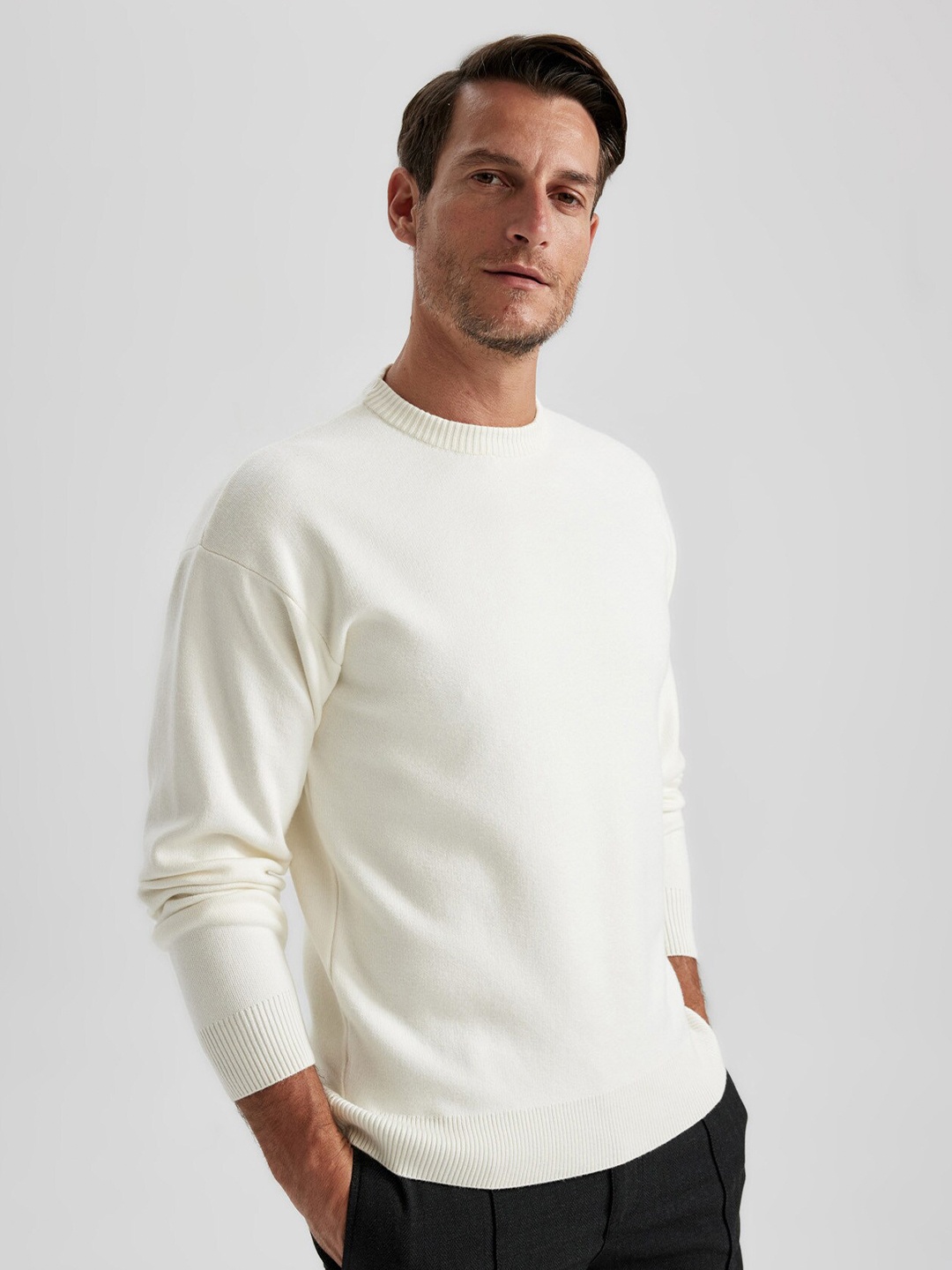 

DeFacto Round Neck Pullover Sweatshirt, White