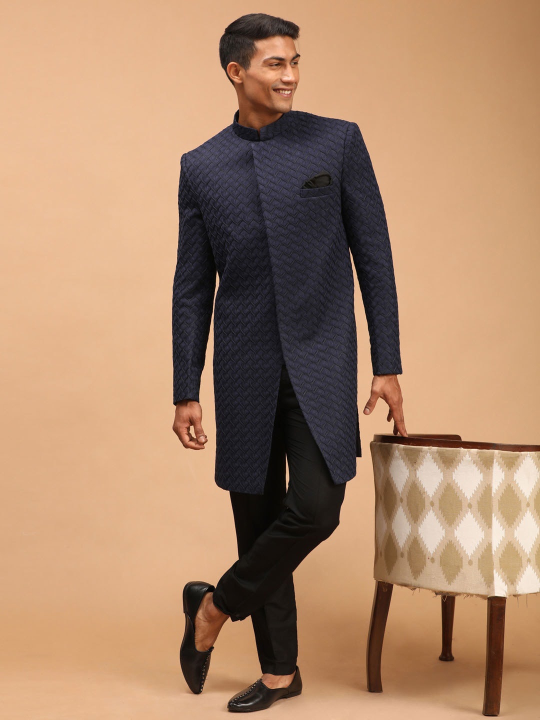 

SHRESTHA BY VASTRAMAY Self-Design Sherwani With Trousers, Navy blue