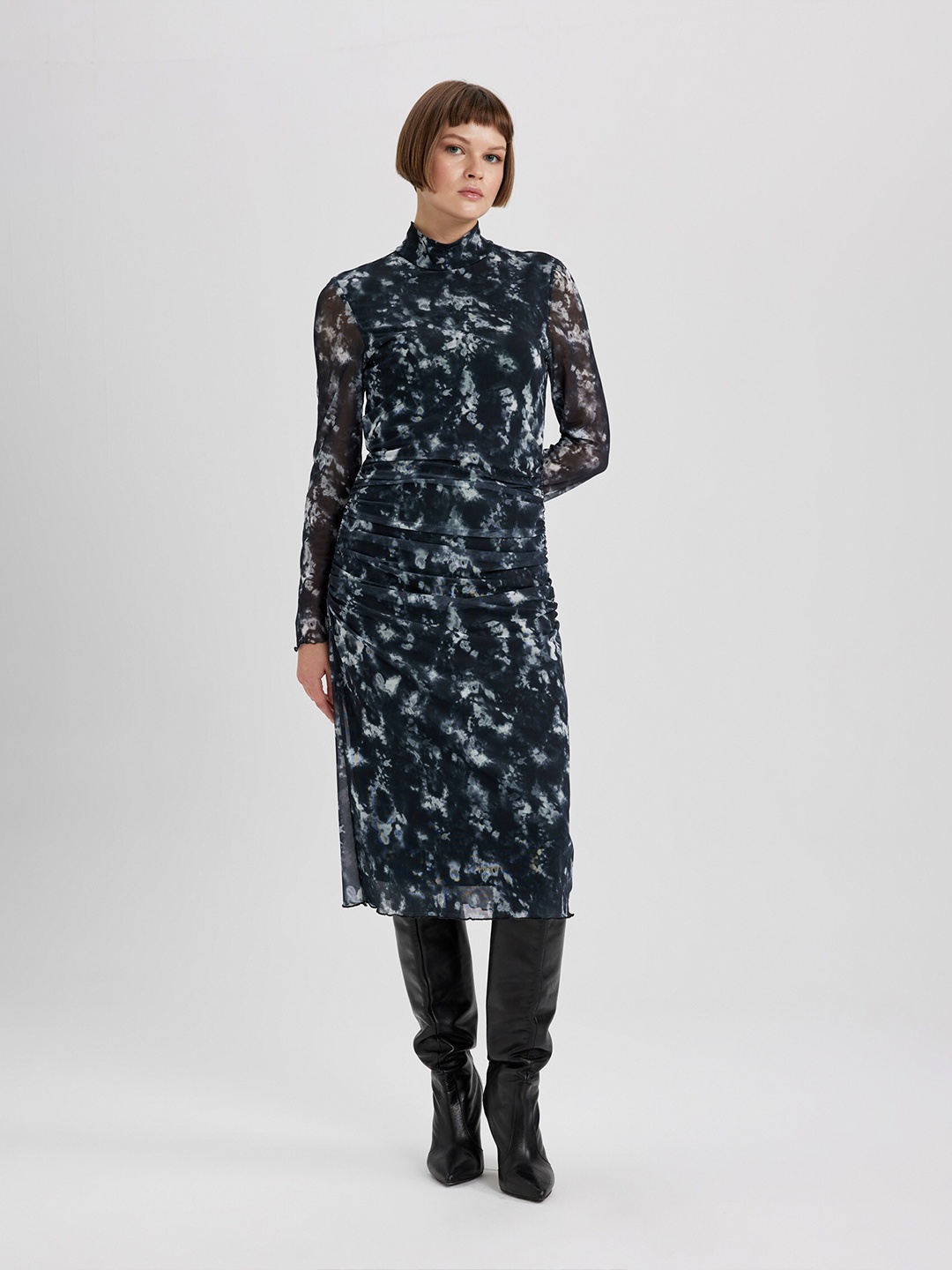 

DeFacto Abstract Printed Mock Neck Gathered Midi Sheath Dress, Black