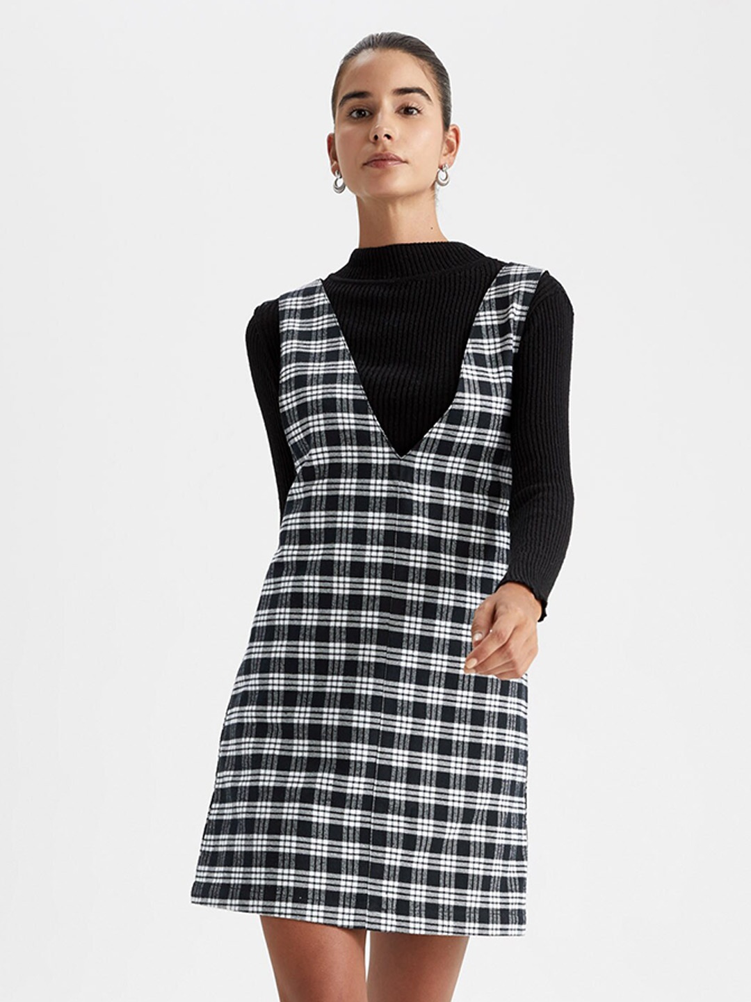 

DeFacto Checked V-Neck A-Line Dress, Black