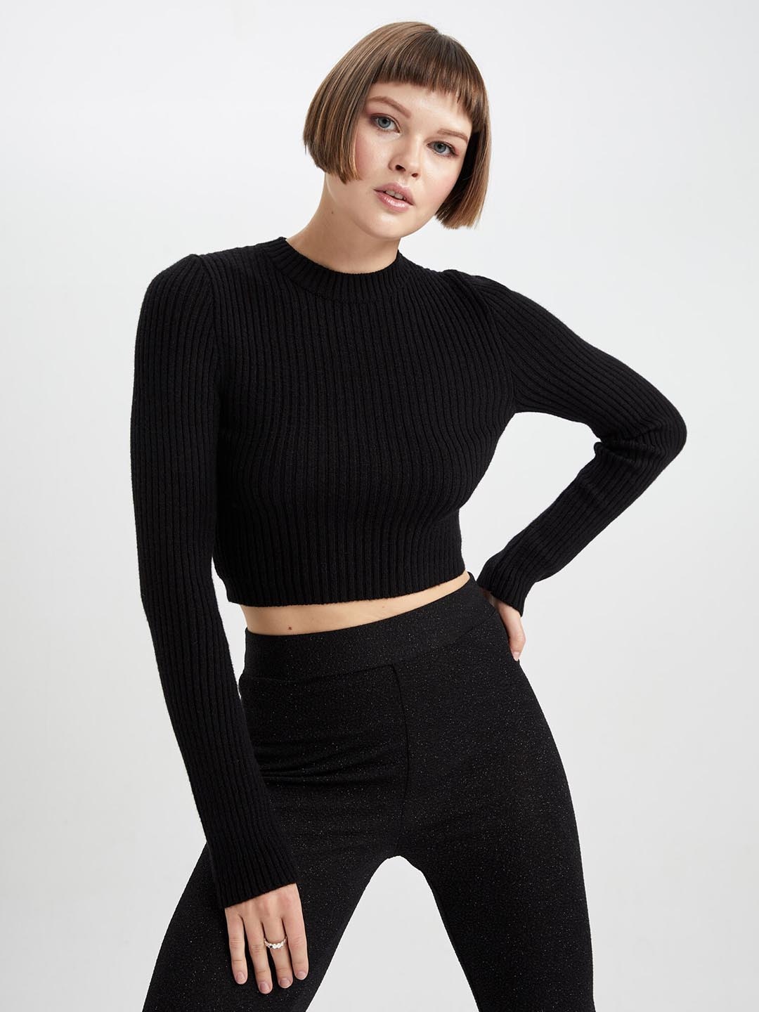 

DeFacto Round Neck Long Sleeves Styled Back Crop Top, Black