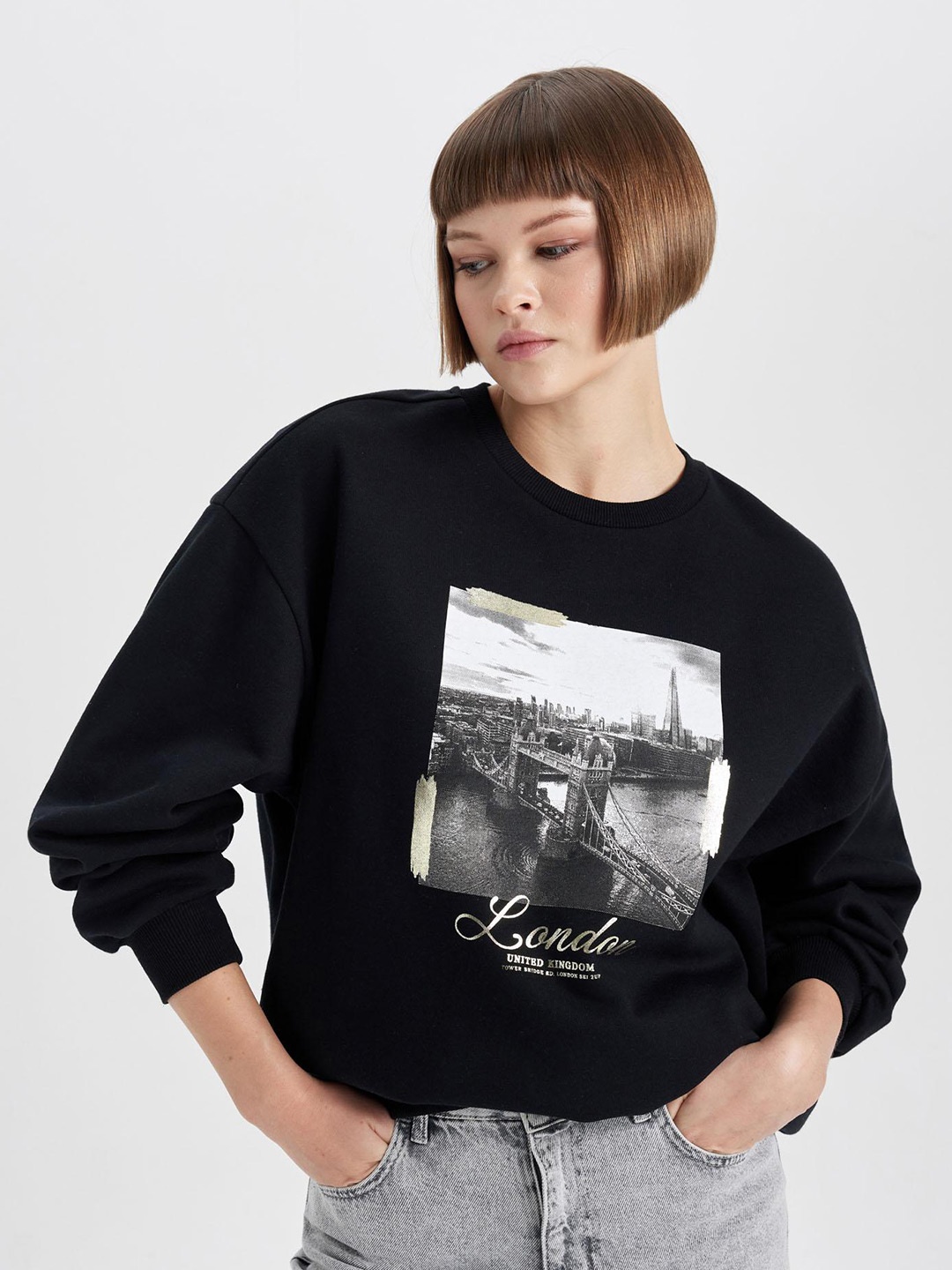 

DeFacto Graphic Printed Pullover Sweatshirt, Black