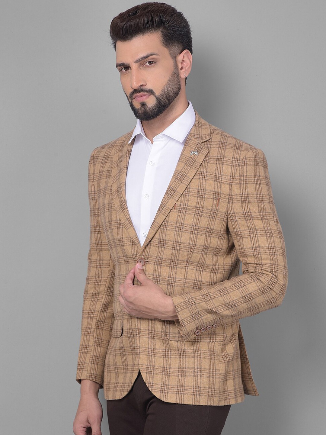 

Crimsoune Club Checked Notched Lapel Single Breasted Slim-Fit Blazer, Beige