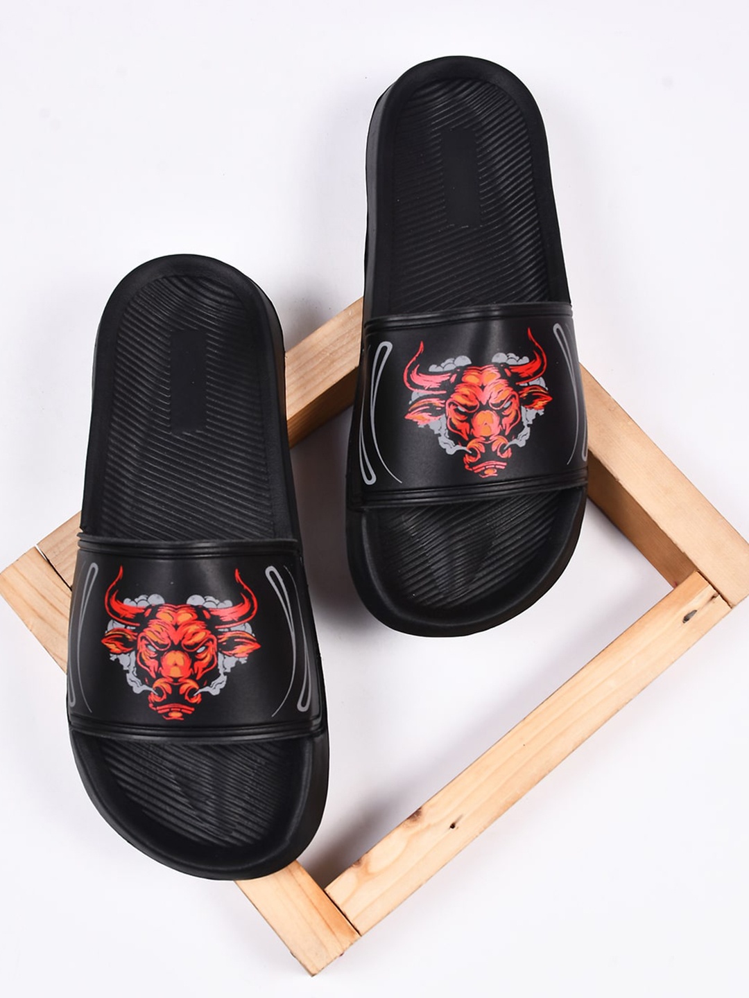 

PERY PAO Men Printed Sliders, Black