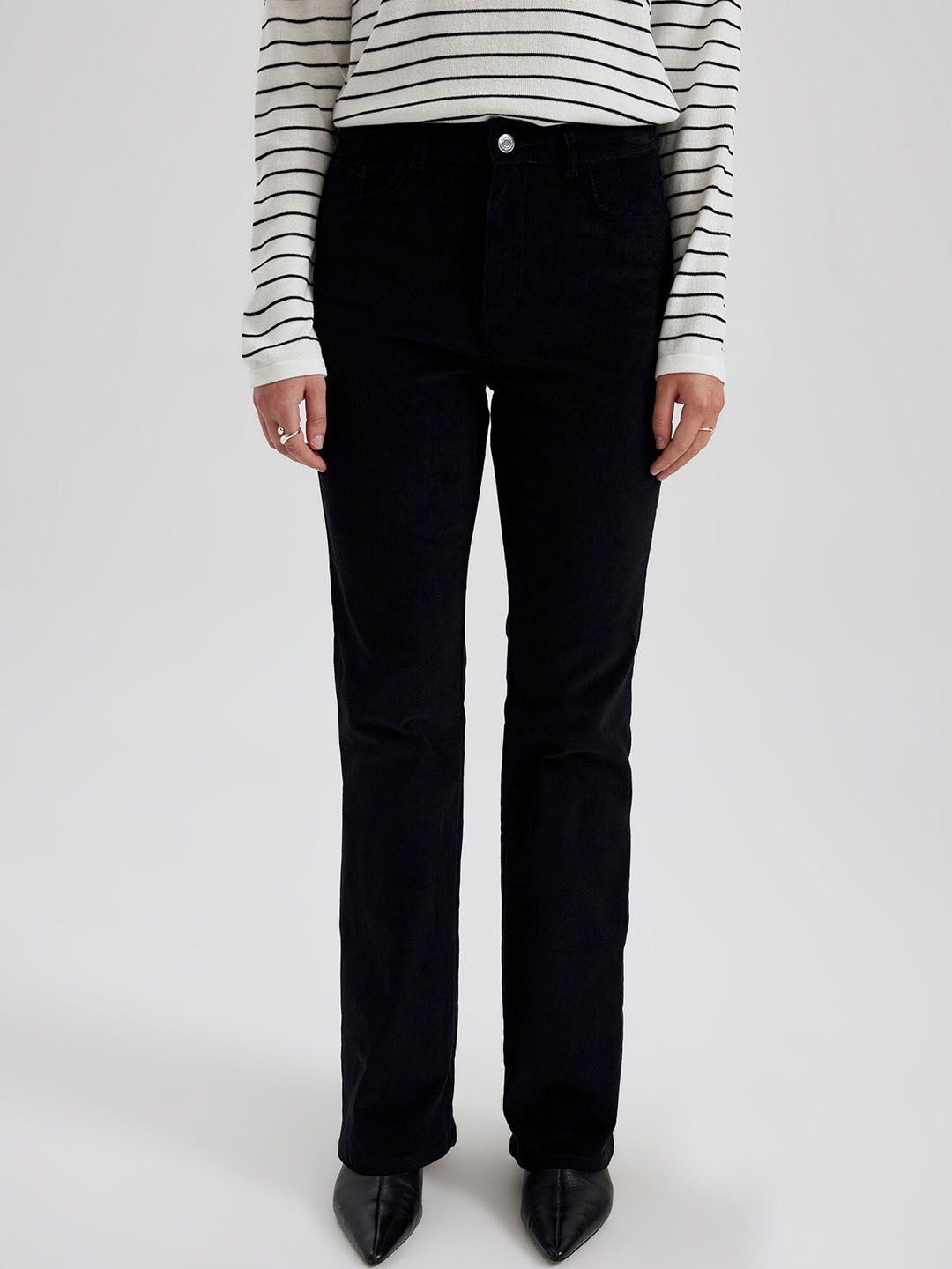 

DeFacto Women Mid-Rise Regular Fit Trousers, Black
