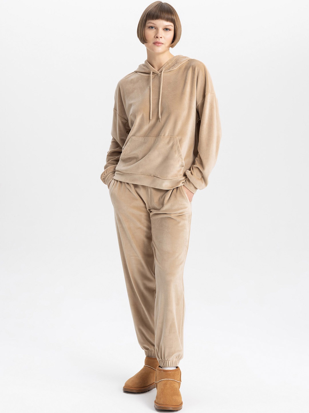

DeFacto Women Regular Fit Mid-Rise Joggers, Beige