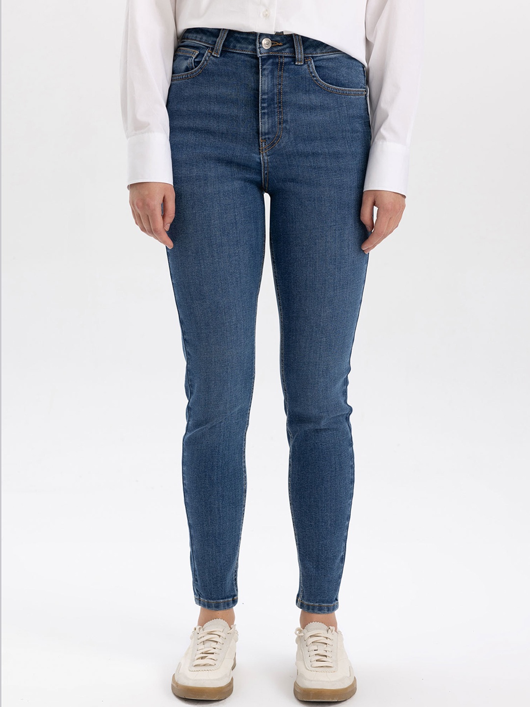 

DeFacto Women Mid-Rise Clean Look Stretchable Jeans, Blue