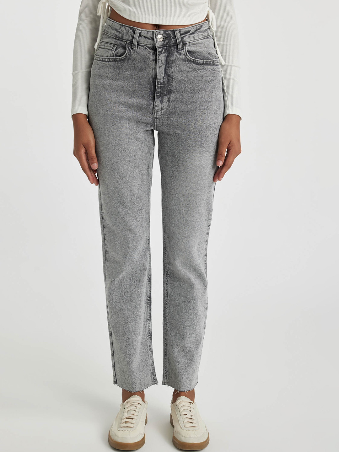 

DeFacto Women Mid-Rise Heavy Fade Clean Look Stretchable Jeans, Grey