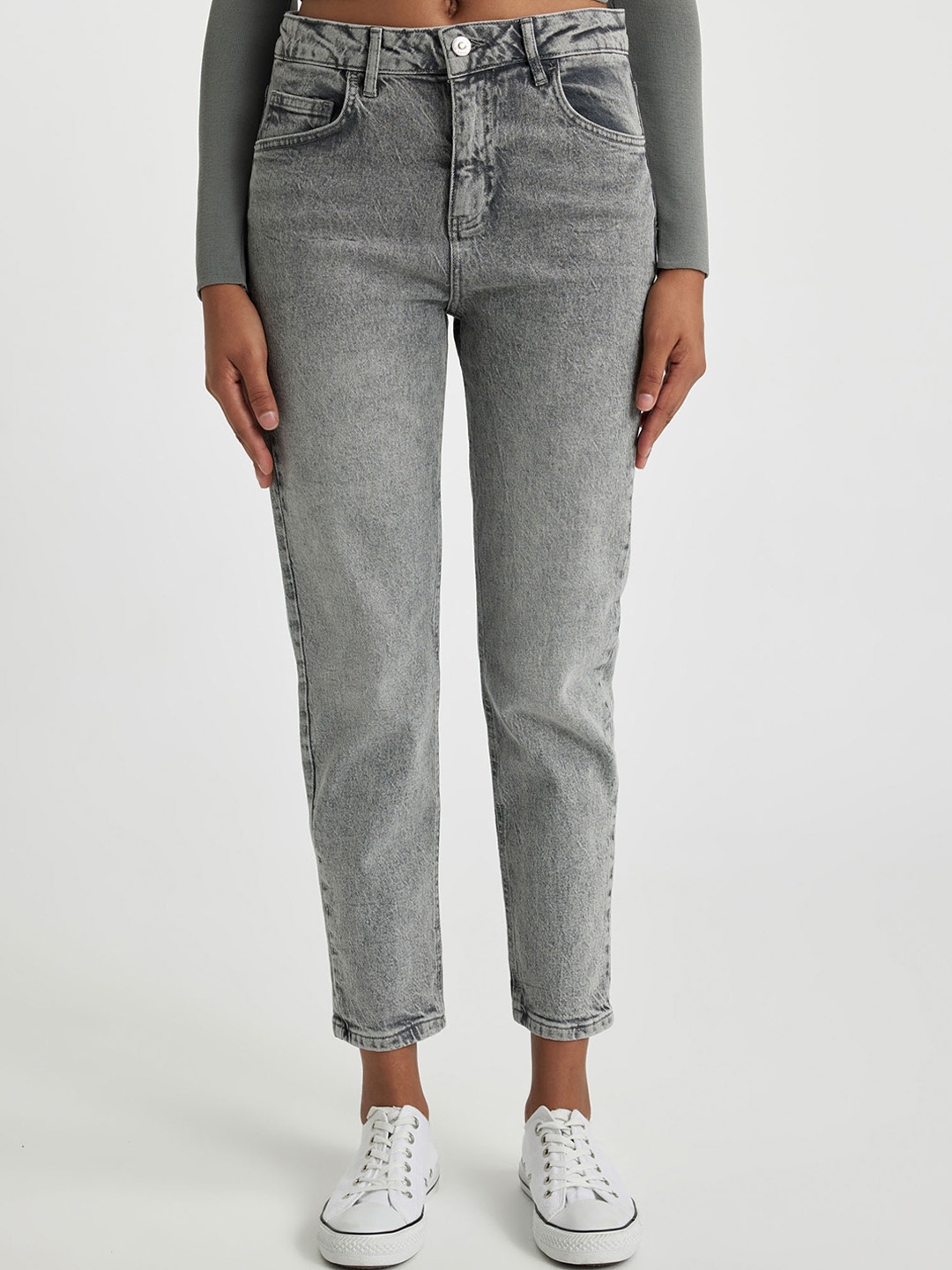 

DeFacto Women Mid-Rise Clean Look Heavy Fade Cropped Stretchable Jeans, Grey