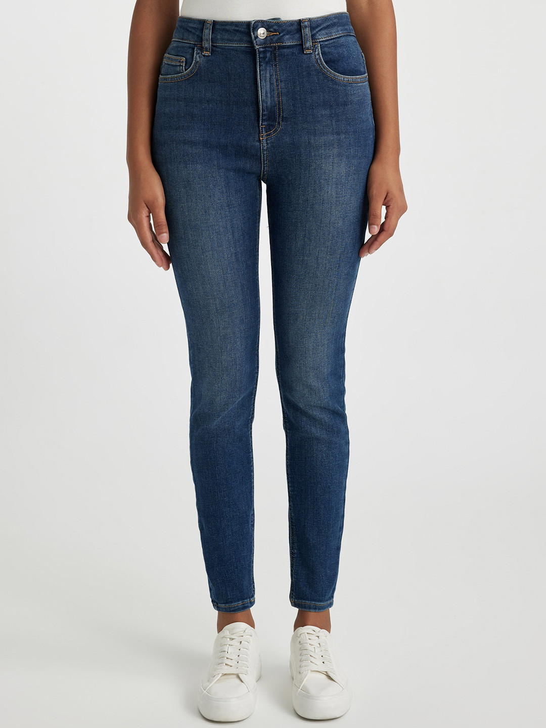 

DeFacto Women Slim Fit Mid-Rise Clean Look Light Fade Stretchable Jeans, Blue