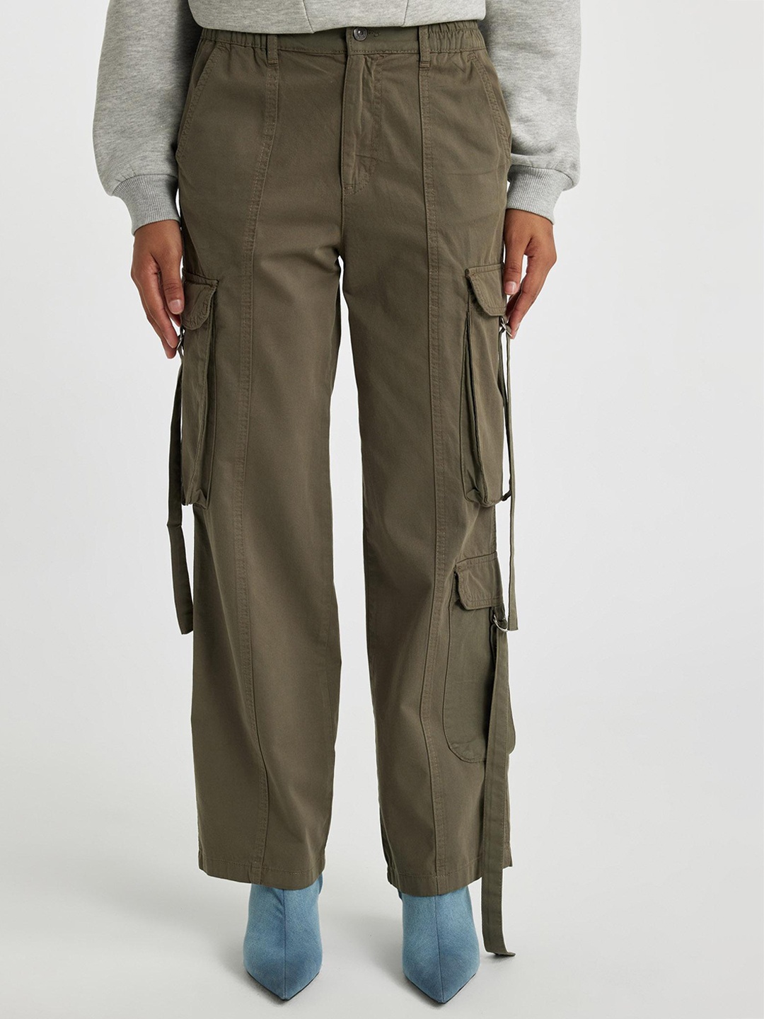 

DeFacto Women Mid-Rise Regular Cargos Trousers, Olive