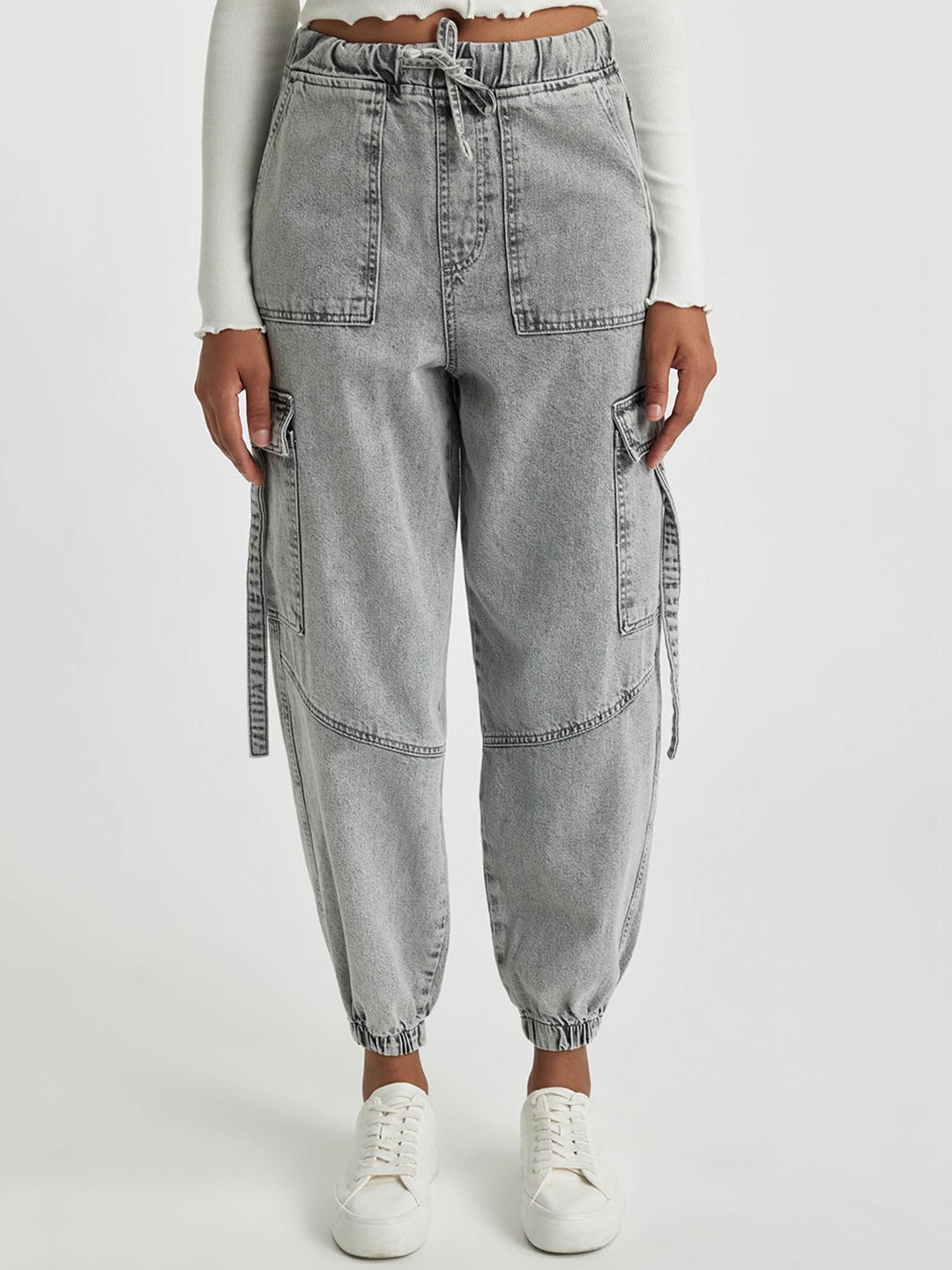 

DeFacto Women High-Rise Clean Look Pure Cotton Cargo Denim Joggers, Grey