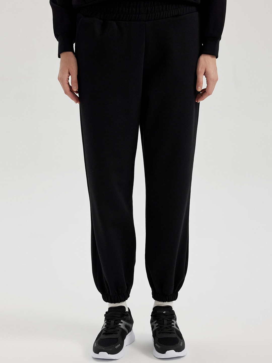 

DeFacto Women Mid-Rise Joggers, Black