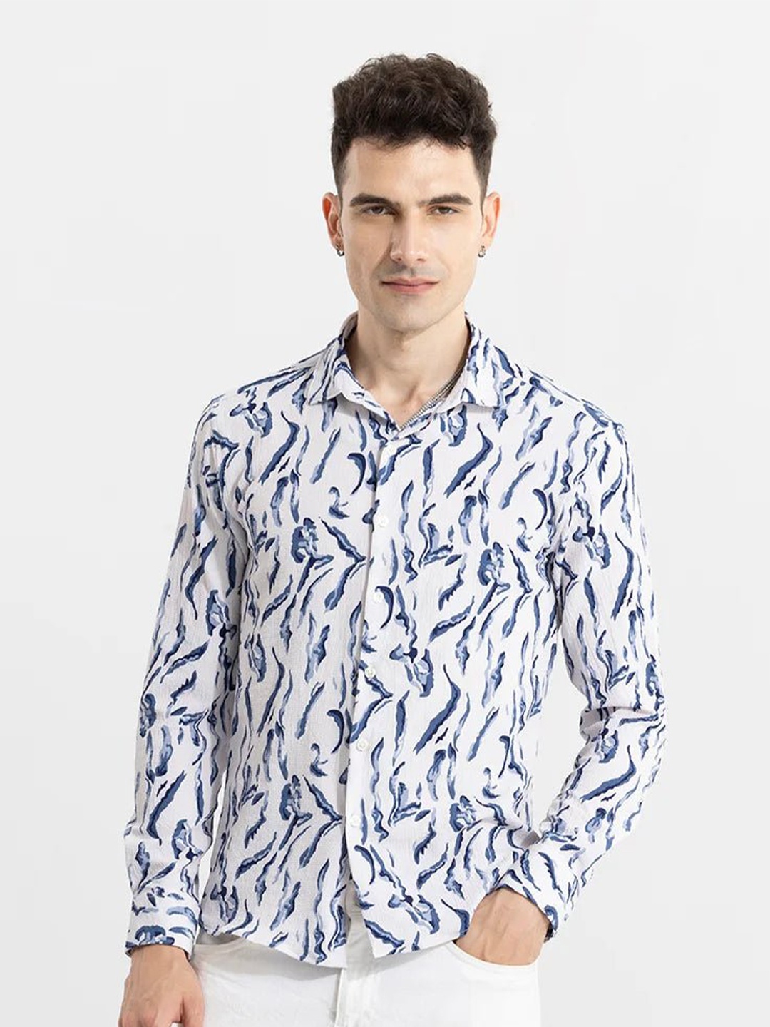 

Snitch White & Blue Abstract Printed Classic Slim Fit Cotton Casual Shirt