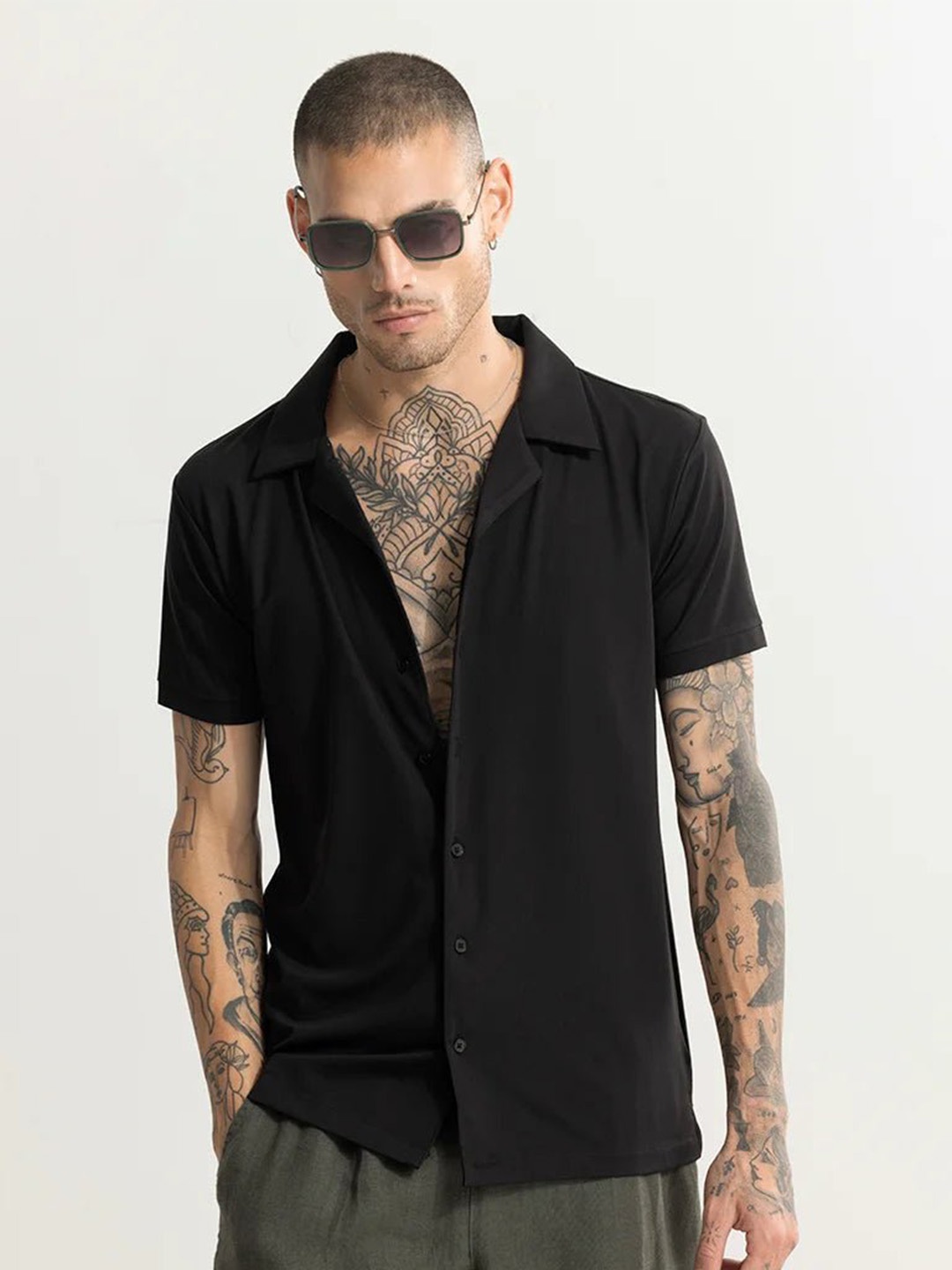 

Snitch Spread Collar Classic Boxy Fit Opaque Casual Shirt, Black