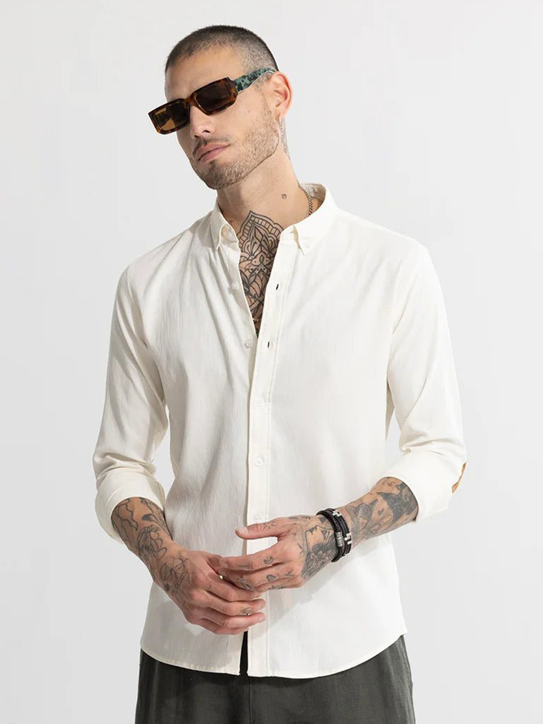 

Snitch Cream-Coloured Classic Slim Fit Casual Shirt