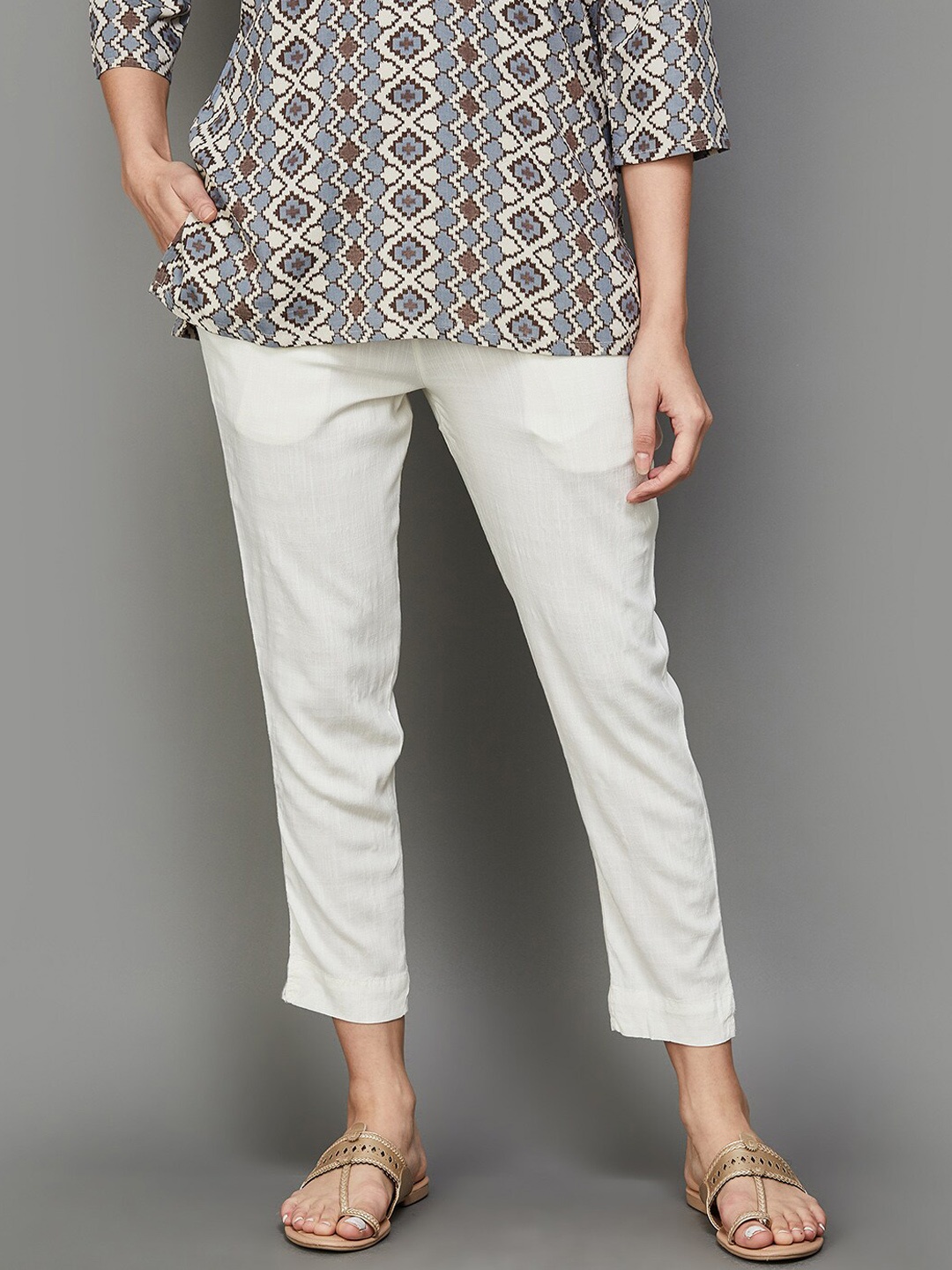 

Melange by Lifestyle Women Cropped Regular Trousers, Off white
