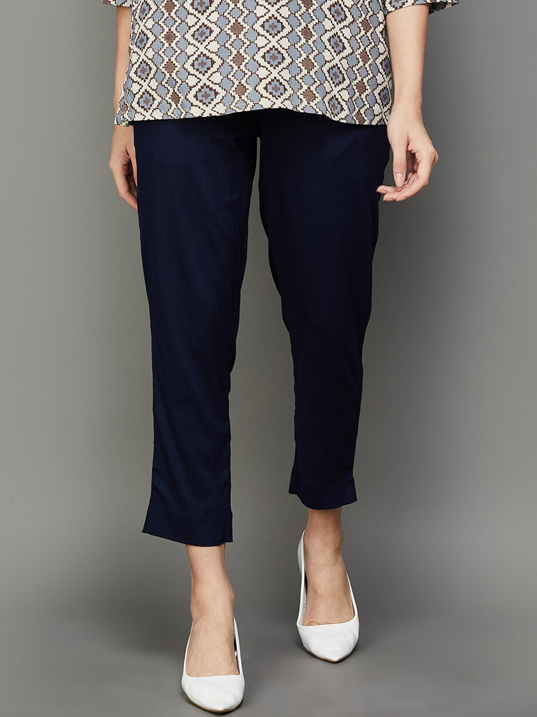 

Melange by Lifestyle Women Cropped Regular Trousers, Navy blue