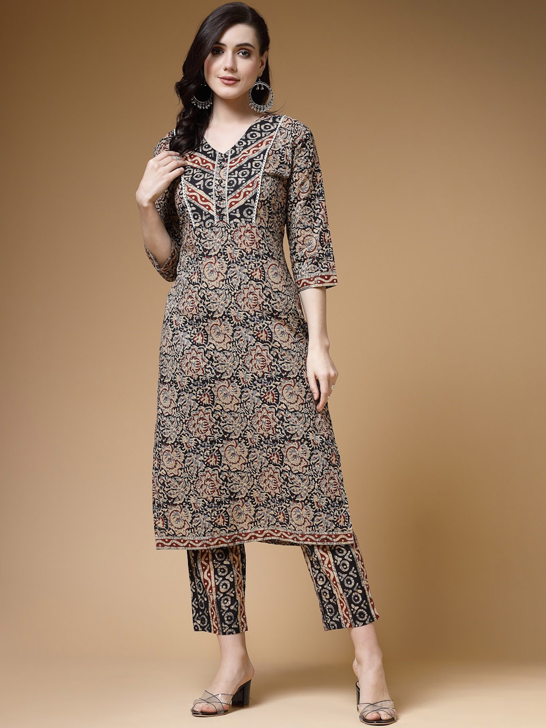 

Indibelle Floral Printed Thread Work Cotton Kurta, Black