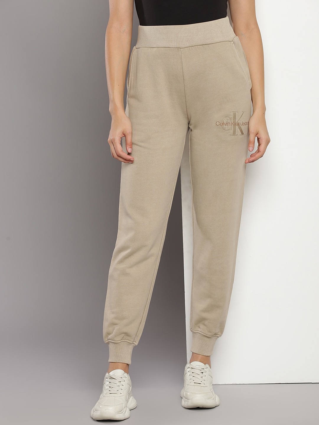 

Calvin Klein Women Mid-Rise Joggers, Brown