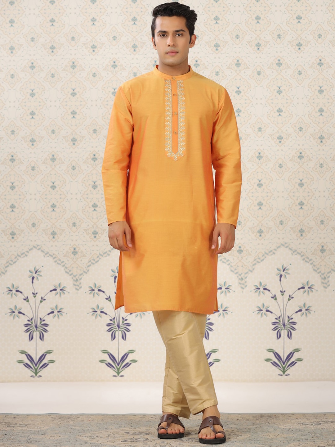 

Ode by House of Pataudi Mustard Yellow Mandarin Collar Thread Work Straight Kurta