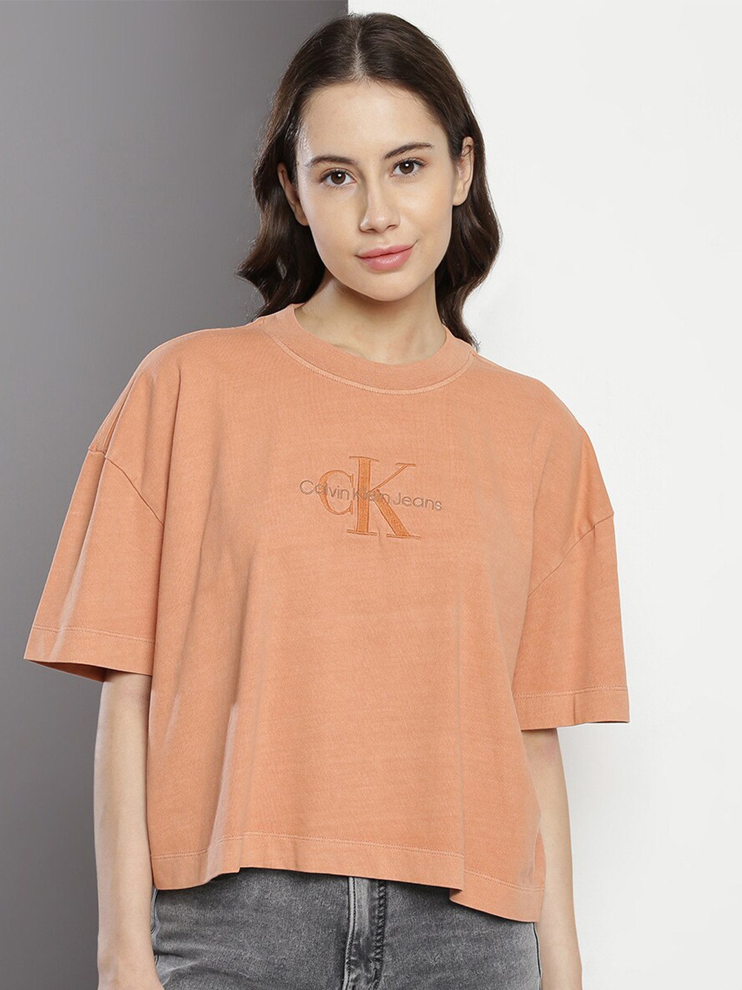

Calvin Klein Drop Shoulder Sleeves Sleeves Embroidered Cotton Relaxed Fit T-shirt, Orange